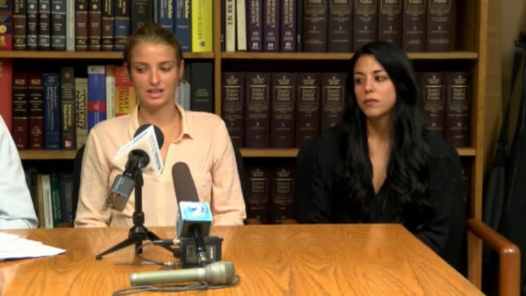 Lesbian Couple Arrested In Honolulu For Holding Hands Reach 80k 